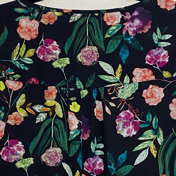 Chelsea and Theodore Top Black Multi Pattern Floral - Picture 10 of 13